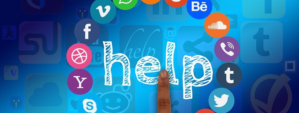 Bild mit Logos von Social Media Plattformen mit dem Wort help in der Mitte