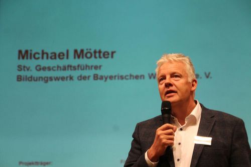 Michael Mötter (bbw) bei der offiziellen Eröffnung unseres 14. sprungbrett SPEED DATINGS in Augsburg