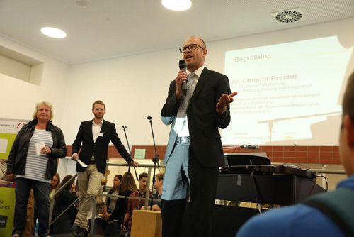 Dr. Christof Prechtl, Stellvertretender Hauptgeschäftsführer bayme vbm und Leiter der Abteilung Bildung und Integration eröffnet die Veranstaltung.