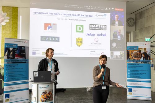 Die Moderator*innen Berit Orman und Benjamin Liebl führten durch due Veranstaltung.