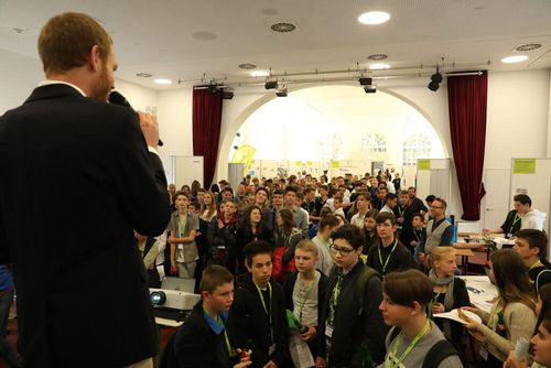 Jugendliche beim sprungbrett SPEED DATING in Kempten zur Eröffnung der Veranstaltung