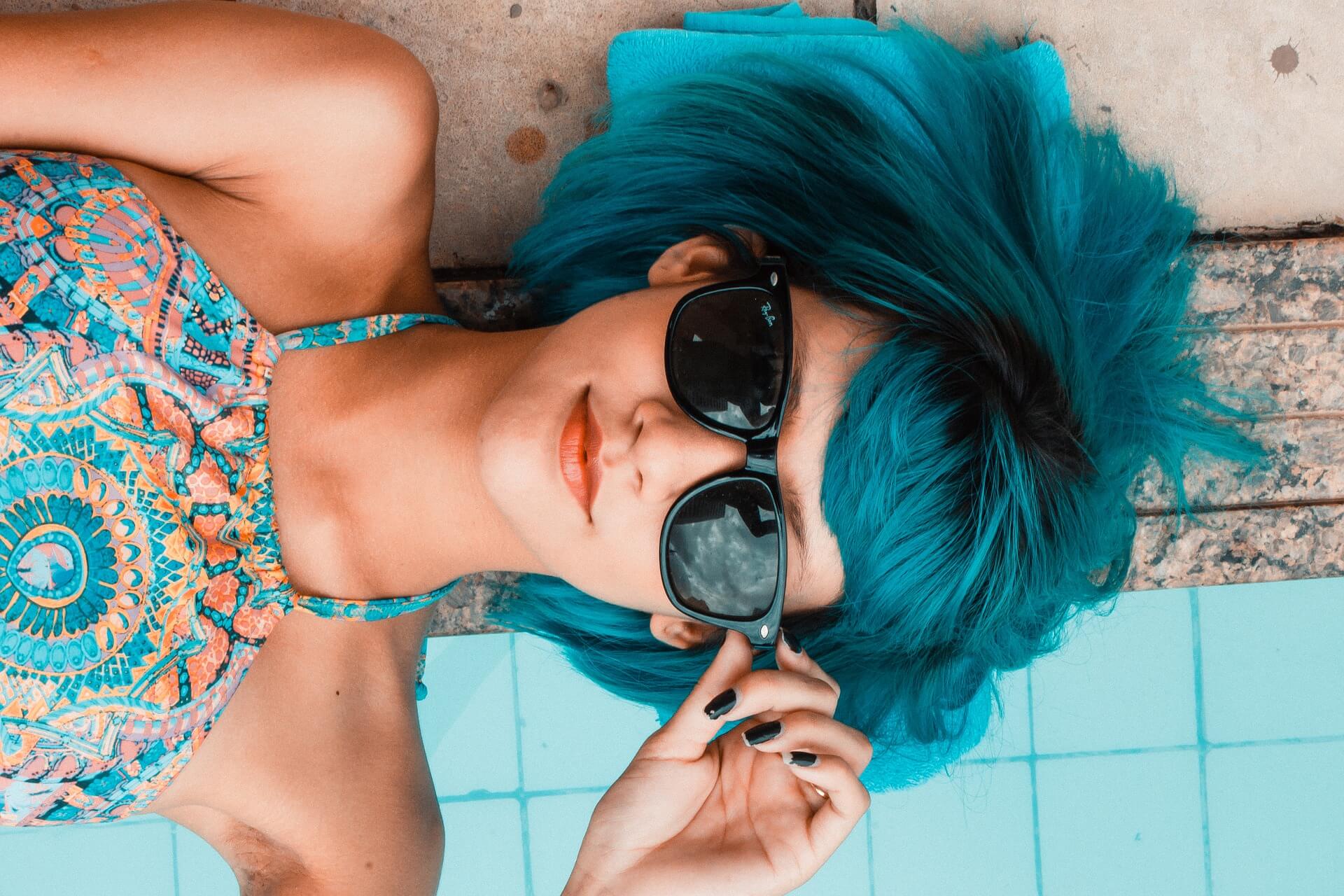 Frau mit Sonnenbrille (C)danielsampaioneto Pixabay