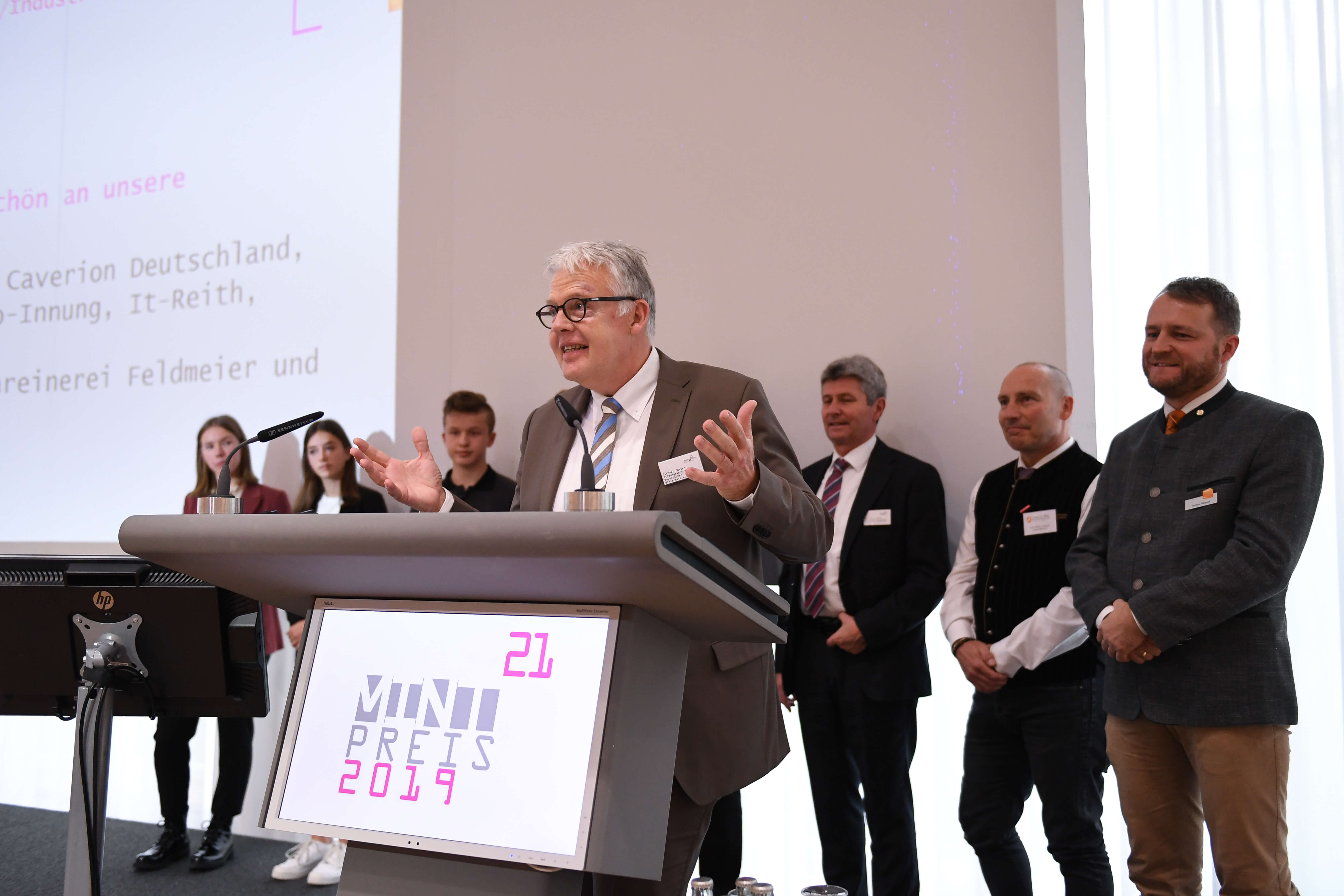 Michael Mötter eröffnet die Mit21-Preisverleihung 2019.