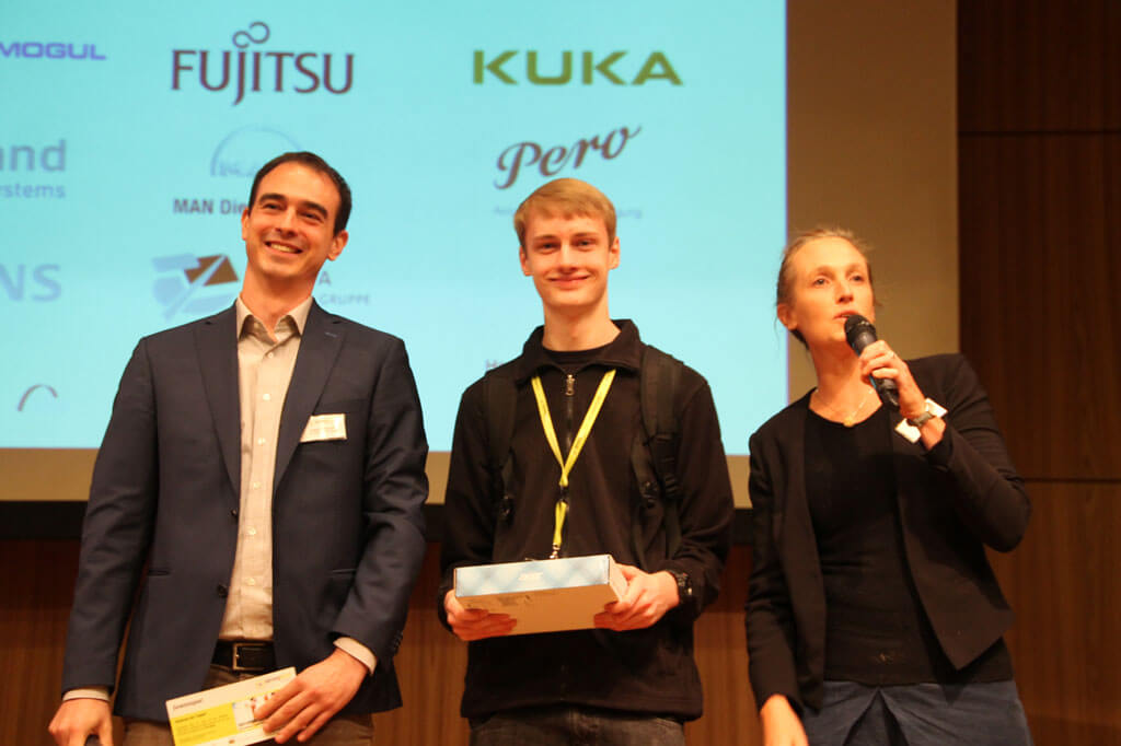 Der glückliche Gewinner des Android Tablets im Rahmen unserer SPEED DATING Veranstaltung in Augsburg.