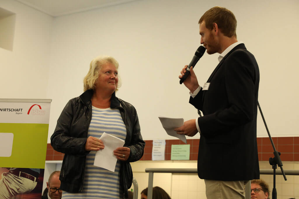 Schulleitung Elisabeth Schindele im Interview mit Benjamin Liebl, SPEED DATING Projektleitung.