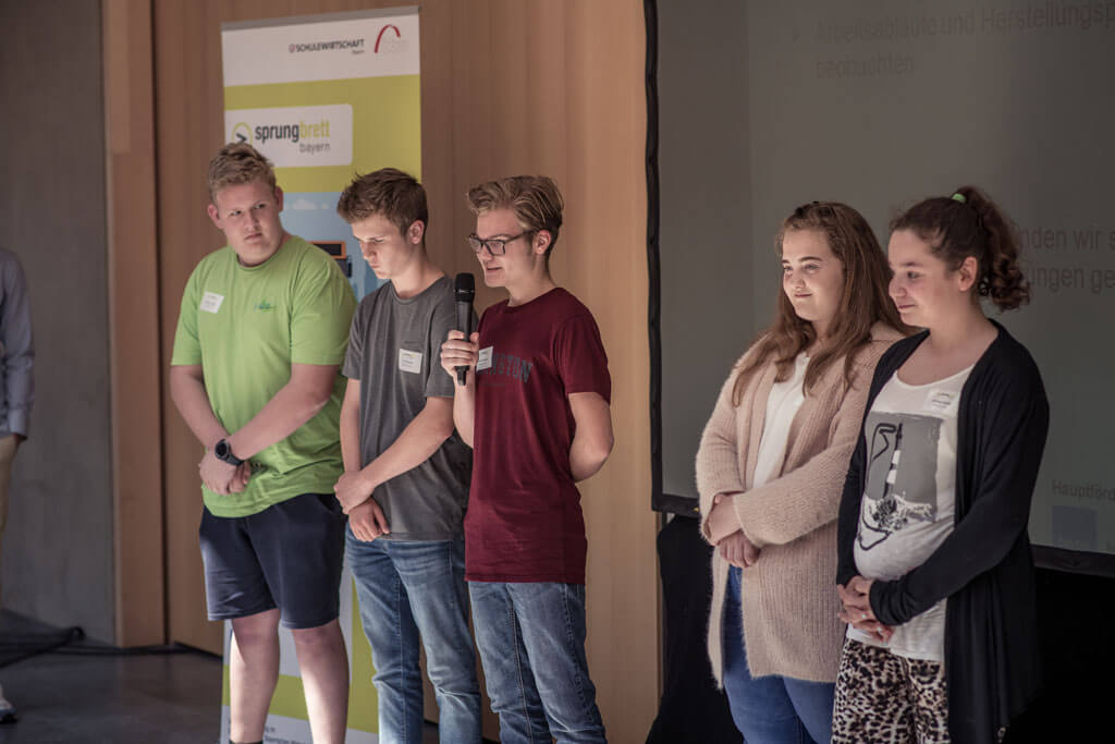 Die erste Schülergruppe der Mittelschule St. Nikola aus Passau berichten über ihre Praktikumswoche.